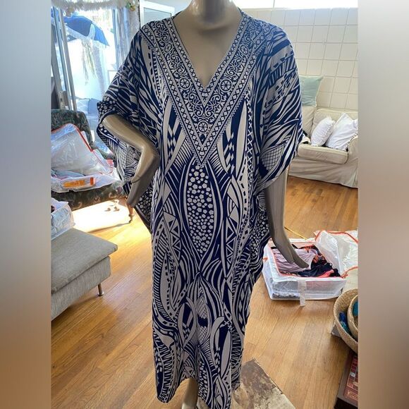 O/S Caftan tan and navy with gold glitter embellishment around neckline - Picture 2 of 7